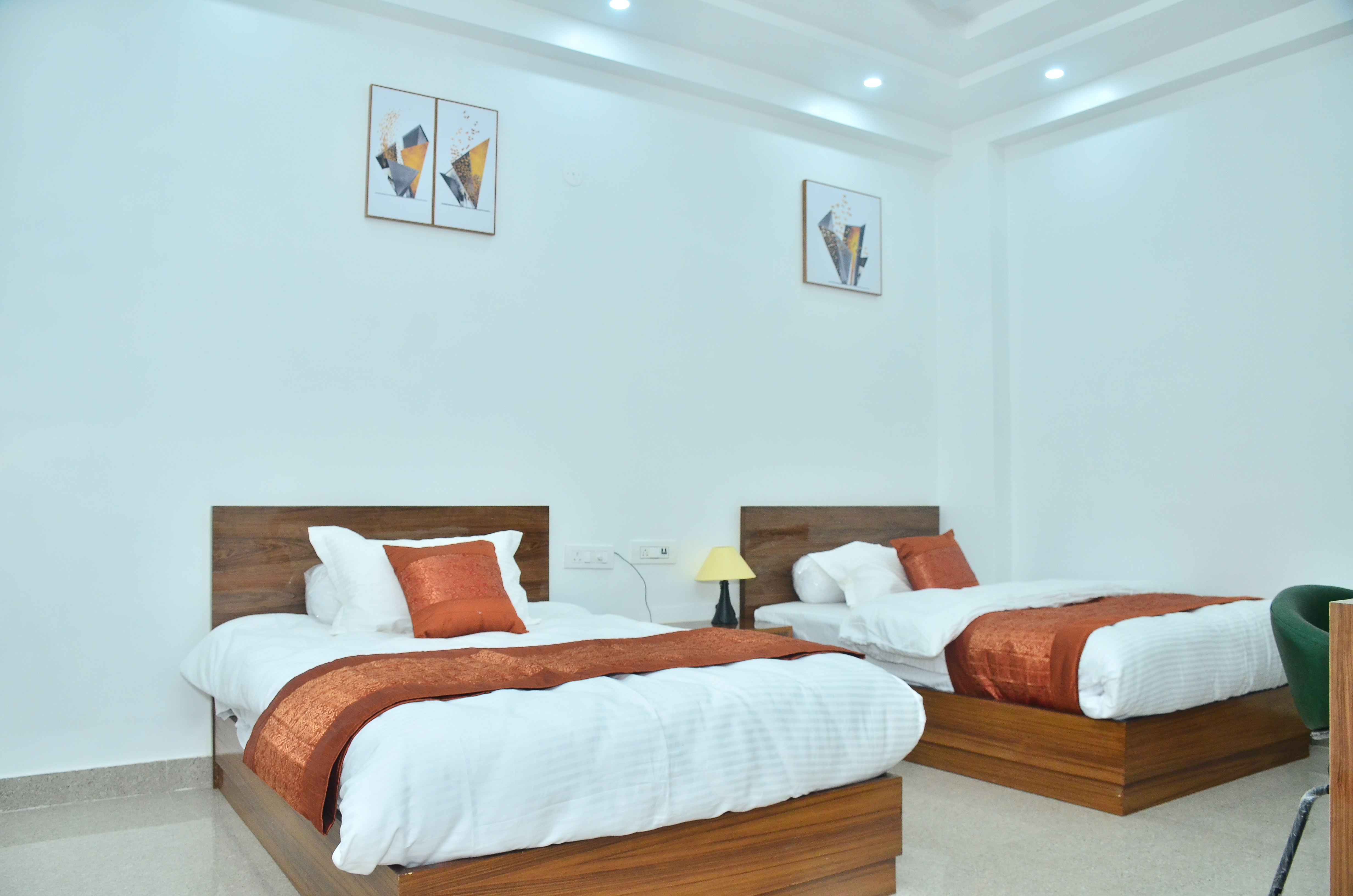 Twin Bed Room